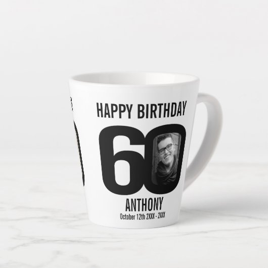 Gelukkige verjaardag 60 naam en twee foto's in jaa latte mok (Rechterhoek)