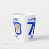 Gelukkige verjaardag 70 naam twee foto's in jaar b latte mok (Voorkant)