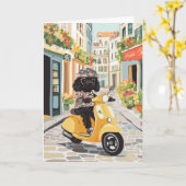 Gelukkige Verjaardag Black Doodle Riding Scooter Kaart (Gele Bloem)