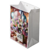 Gelukkige verjaardag, bloemen en geschenken, door medium cadeauzakje (Voorkant Gekanteld)