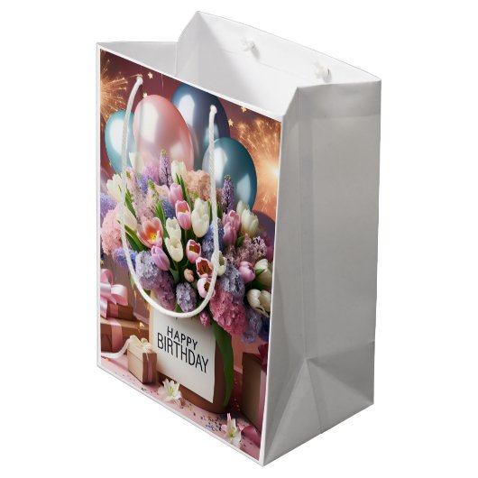 Gelukkige verjaardag, bloemen en geschenken, door medium cadeauzakje (Achterkant Gekanteld)