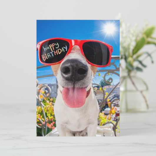 Gelukkige Verjaardag Dawg Hond in Zonnebril Feestdagenkaart (Staand voorkant)