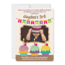 Gelukkige Verjaardag Drie Cupcakes Bunting Foto