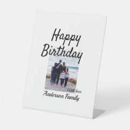 Gelukkige verjaardag foto familienaam elegante kla reclamebord met voetstuk