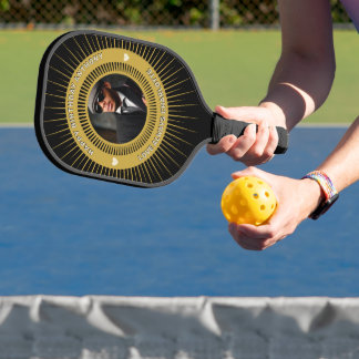 Gelukkige verjaardag foto hem haar elegante person pickleball paddle