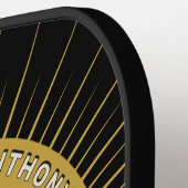 Gelukkige verjaardag foto hem haar elegante person pickleball paddle (Links Detail)