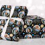 Gelukkige Verjaardag Fotocollage Elke leeftijd Bla Cadeaupapier<br><div class="desc">Creëer Een stijlvolle fotocollage cadeauverpakking met drie favoriete foto's! Personaliseer de sjabloon met de naam van de ontvanger en de verjaardagsleeftijd. Een leuk ontwerp met een naadloos patroon van cirkelvormige foto's, sterren en "Happy Birthday" in een trendy lettertype. Perfect voor familie, kinderen, vrienden en huisdieren! Gedrukte kleuren: blauw, zwart, wit...</div>
