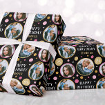 Gelukkige Verjaardag Fotocollage Elke Leeftijd Roz Cadeaupapier<br><div class="desc">Creëer Een stijlvolle fotocollage cadeauverpakking met drie favoriete foto's! Personaliseer de sjabloon met de naam van de ontvanger en de verjaardagsleeftijd. Een leuk ontwerp met een naadloos patroon van cirkelvormige foto's, sterren en "Happy Birthday" in een trendy lettertype. Perfect voor familie, kinderen, vrienden en huisdieren! Gedrukte kleuren: roze, zwart, wit...</div>