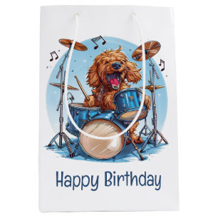 Gelukkige Verjaardag Goldendoodle Hond Speelt Drum Medium Cadeauzakje
