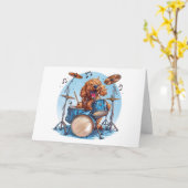 Gelukkige Verjaardag Goldendoodle Hond Spelen Drum Kaart (Gele Bloem)