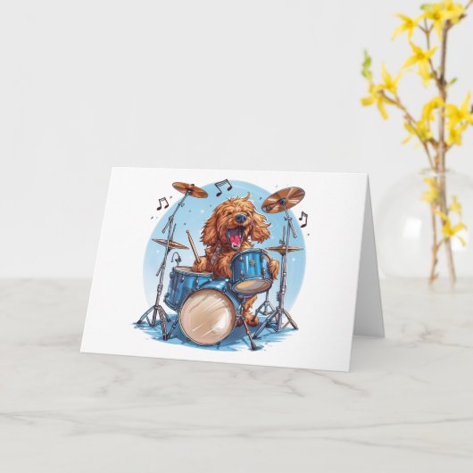 Gelukkige Verjaardag Goldendoodle Hond Spelen Drum Kaart (Gele Bloem)