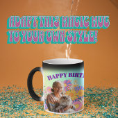 Gelukkige verjaardag! Kat in de psychedelische blo Magische Mok