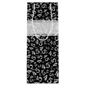 Gelukkige Verjaardag Leeftijd 45 Nummer Patroon Zw Wijn Cadeautas (Achterkant)