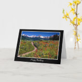 Gelukkige verjaardag met uitzicht van bloemen en b kaart (Gele Bloem)