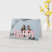 Gelukkige Verjaardag Modern Bold Brush Script Foto Kaart (Gele Bloem)