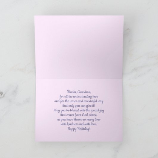 Gelukkige verjaardag, oma. Lila bloemen en vlinder Kaart (Binnen)