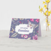 Gelukkige verjaardag, oma. Lila bloemen en vlinder Kaart (Gele Bloem)