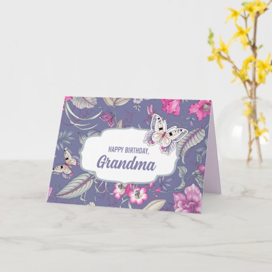 Gelukkige verjaardag, oma. Lila bloemen en vlinder Kaart (Gele Bloem)