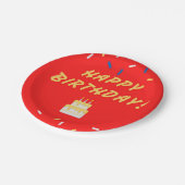 Gelukkige verjaardag op rood papieren bordje (Gekanteld)