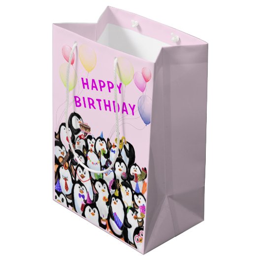 Gelukkige Verjaardag Pinguïn Gift Bag Funny Medium Cadeauzakje (Achterkant Gekanteld)