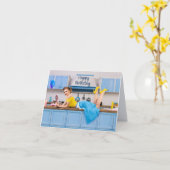 Gelukkige Verjaardag Retro Huisvrouw Making Cupcak Kaart (Gele Bloem)