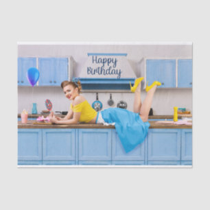 Gelukkige Verjaardag Retro Huisvrouw Making Cupcak Tissuepapier