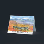 Gelukkige Verjaardag Son Desert Mountain Koeien Kaart<br><div class="desc">Een vrolijk verjaardagsfeest voor een zoontje versierd met een groep zwarte Angus koeien die grazen in de Nevada-wenskaart met bergen in de verte geschetst met inkt en waterverf met een grijsblauwe kleur aan de binnenkant. U kunt de kaart aanpassen voor een ander familielid of vriend en de kleur van de...</div>