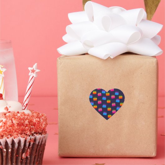 Gelukkige verjaardag, taart met kaarsen, hart sticker (Feest)