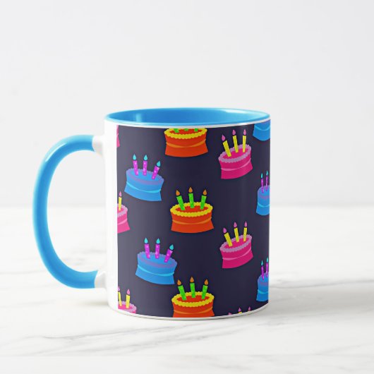 Gelukkige verjaardag, taart met kaarsen, mok (Links)