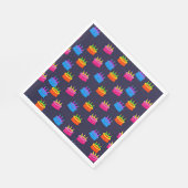 Gelukkige verjaardag, taart met kaarsen, servet (Hoek)