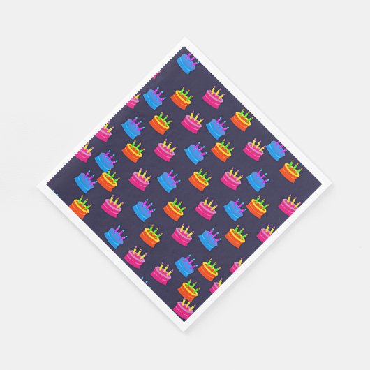 Gelukkige verjaardag, taart met kaarsen, servet (Hoek)