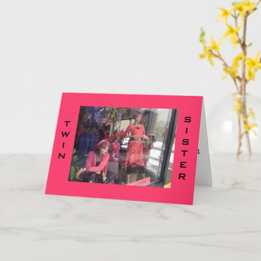 GELUKKIGE VERJAARDAG TWEELINGZUS MANNEQUIN ZEGT "S KAART (Gele Bloem)