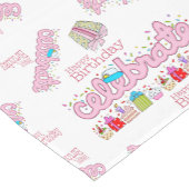 Gelukkige Verjaardag Vier Roze Korte Tafelloper (Hoek)