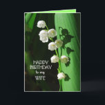 Gelukkige verjaardag Vrouw Lily van de Vallei Kaart<br><div class="desc">Lelie van de vallei is een favoriete bloem om verjaardagen te vieren,  vooral in het voorjaar. De Lelie van de Vallei is de geboortemaand van de bloem voor mei. U kunt de tekst personaliseren en wijzigen en uw eigen foto's uploaden.</div>