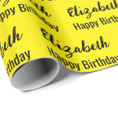 Gelukkige verjaardag Zwarte Script Naam Geel Cadeaupapier (Rol Hoek)