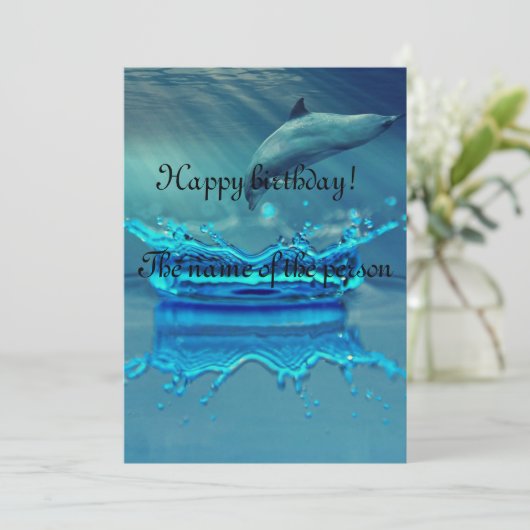 Gelukkige verjaardagskaart met schattige dolfijn i kaart (Staand voorkant)