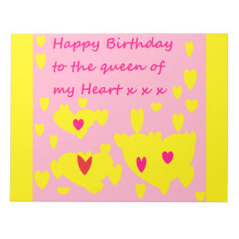 Gelukkige verjaardagsliefdesbericht op een notitie notitieblok