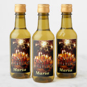 Gelukkige verjaardagstaart met sterretjes, wijn etiket (Flessen)