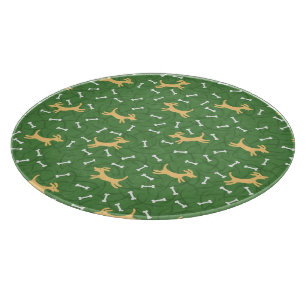 gelukshonden met botten achtergrond snijplank