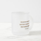 Gelukstelling - Het is niet hoeveel we hebben... Matglas Koffiemok (Voorkant rechts)