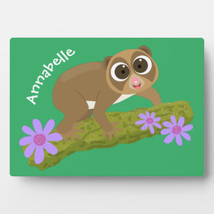 Geluksvochtige langzaam-loris op de cartoon van ee fotoplaat