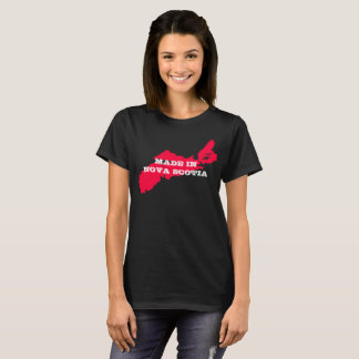 gemaakt door vrouwen in Nova Scotia T-shirt