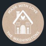 Gemaakt met Liefde Kraft Christmas House Sticker<br><div class="desc">Een kraftpapier en witte Scandinavische kerst huis sticker met de woorden Made with love. Personaliseer het met je familienaam. Plezier voor uw zelfgemaakte of handgemaakte kerstbuurttraktaties en geschenken,  of voor uw ambachtelijke bedrijf. Ontworpen voor u door Blackberry Boulevard.</div>