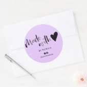 Gemaakt met liefde script minimalistisch paarse ronde sticker (Envelop)