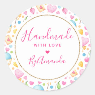 Gemaakt met liefdesharten en muffins patroon ronde sticker