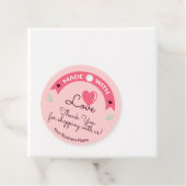 Gemaakt met liefdesmoderne roze kleuren 8 bedankjes labels (In situ)