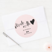 Gemaakt met liefdesscript, minimalistisch zwart en ronde sticker (Envelop)