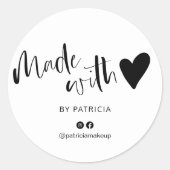 Gemaakt met liefdesscript, minimalistisch zwart-wi ronde sticker (Voorkant)