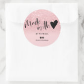 Gemaakt met liefdesscript roze glitter sparkles ronde sticker (Tas)