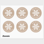 Gemaakt met Love Kraft Christmas Snowflake Sticker<br><div class="desc">Een kraftpapier en witte sneeuwvlok sticker met de woorden Made with love. Personaliseer het met uw familienaam of bedrijfsnaam. Leuk voor uw zelfgemaakte of handgemaakte kerstbuur traktaties en geschenken,  of voor uw ambachtelijke bedrijf. Ontworpen voor u door Blackberry Boulevard.</div>
